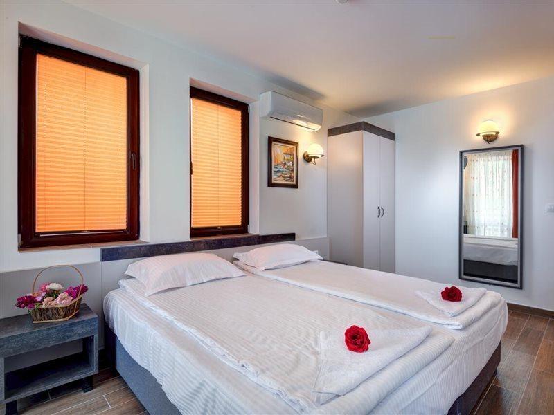 Panorama Blue Family Hotel And Free Parking Nesebar Esterno foto
