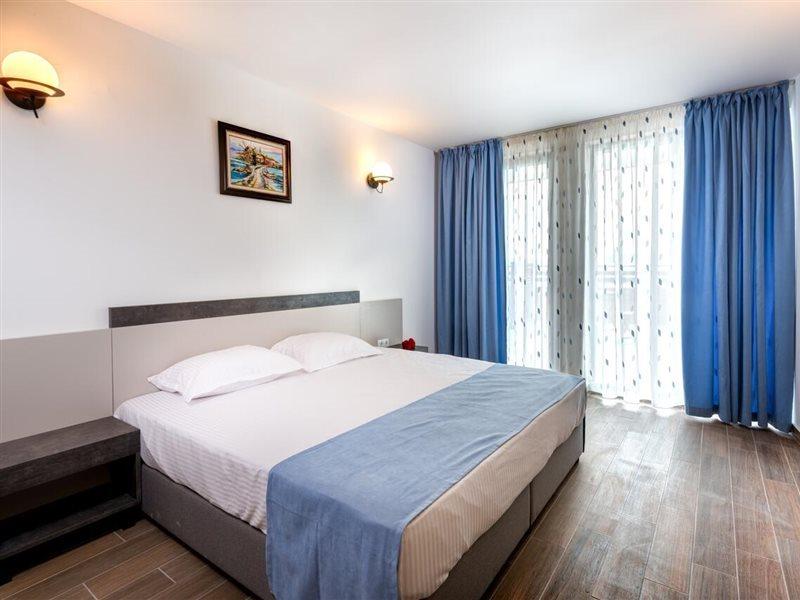 Panorama Blue Family Hotel And Free Parking Nesebar Esterno foto