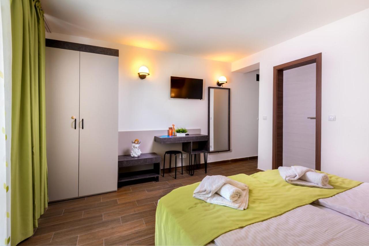 Panorama Blue Family Hotel And Free Parking Nesebar Esterno foto